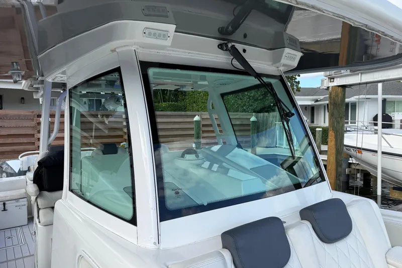 Destroyer Yacht Photos Pics 2018 HCB 39 Speciale boat with sleek windshield and modern design.