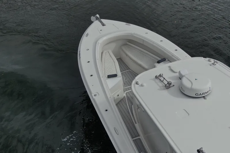 Destroyer Yacht Photos Pics 2018 HCB 39 Speciale boat with Garmin equipment on calm water.