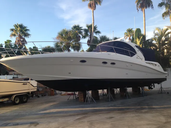  Yacht Photos Pics 2005 Sea Ray 420 Sundancer yacht on stands, surrounded by palm trees.