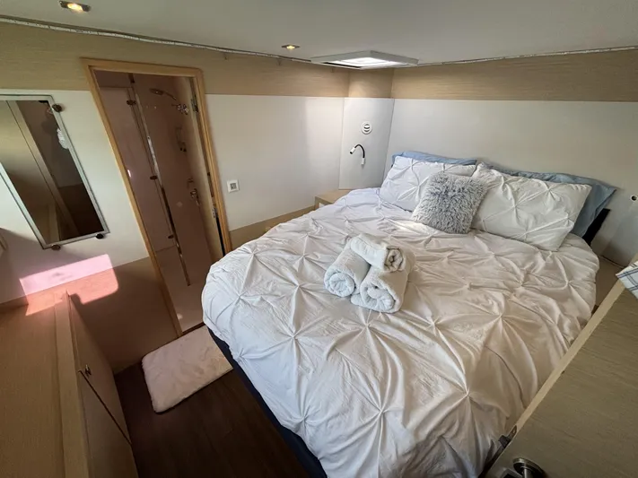 Adventure For Seven Yacht Photos Pics Luxurious bedroom interior of 2017 Fountaine Pajot Ipanema 58 yacht with cozy bedding.