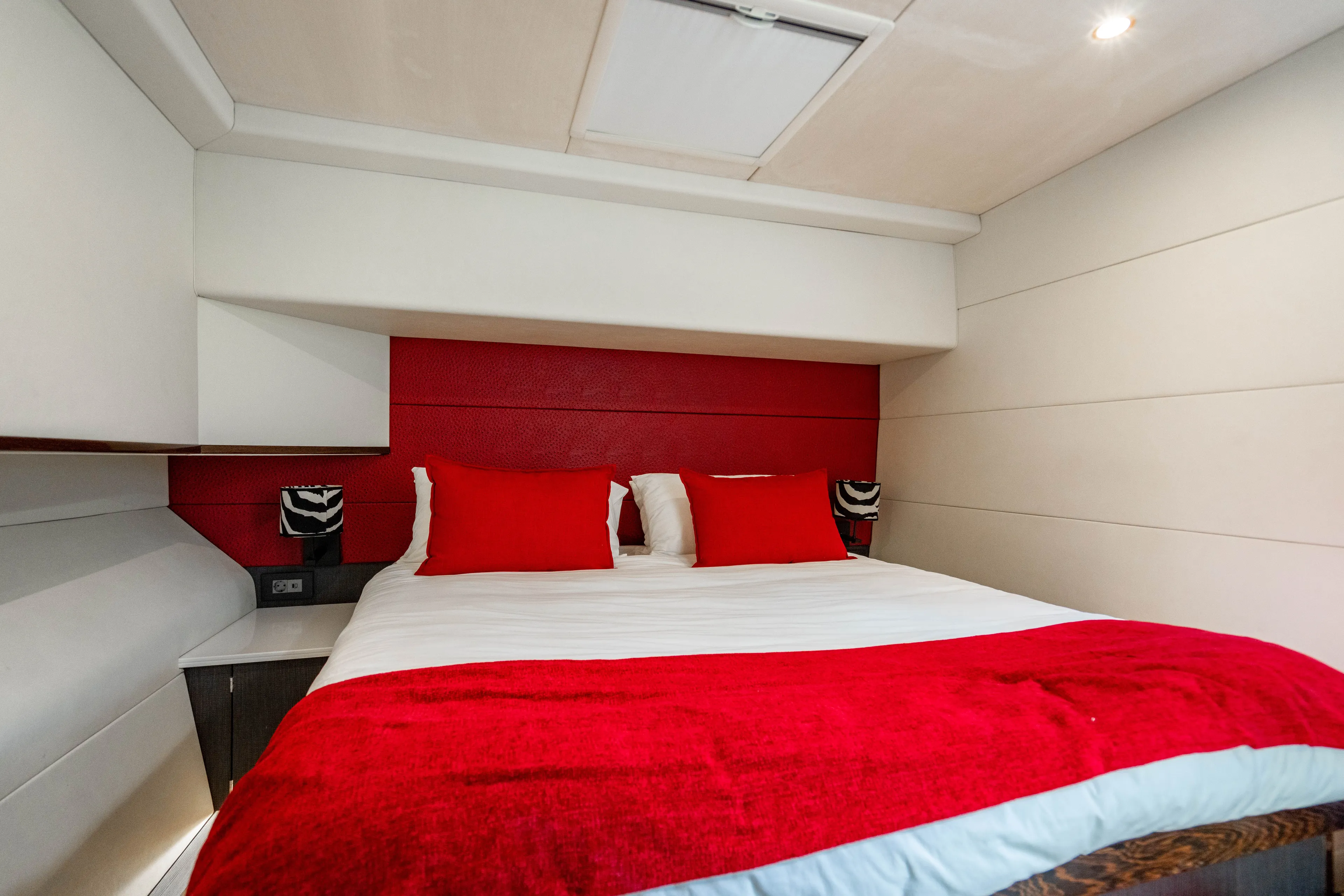 Skye Yacht Photos Pics 