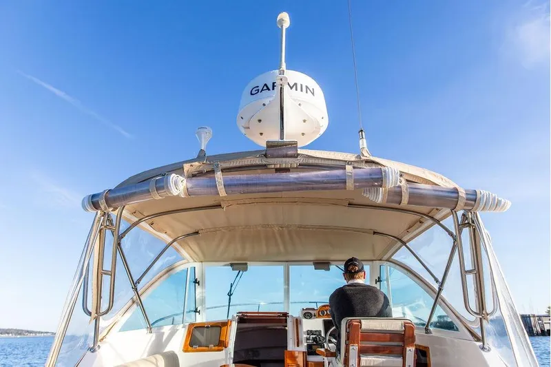 Battendown Yacht Photos Pics 2007 Hunt Surfhunter 29 boat with Garmin equipment, cruising under clear blue skies.