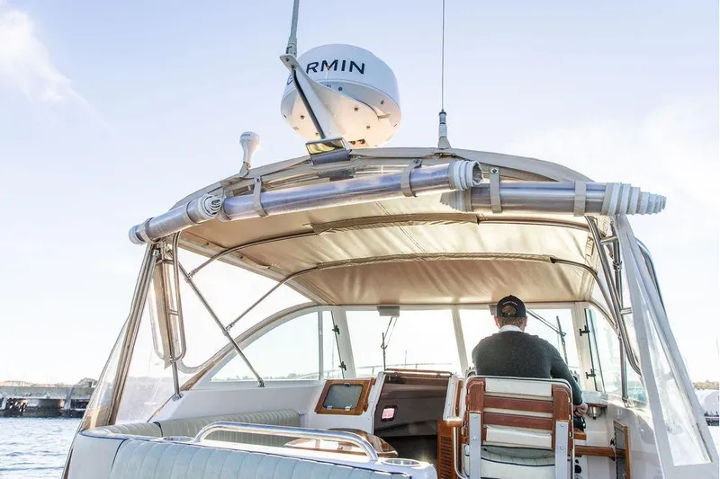 Battendown Yacht Photos Pics 2007 Hunt Surfhunter 29 boat with canopy and Garmin equipment on open water.