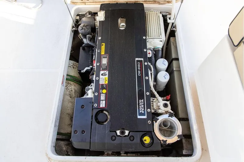 Battendown Yacht Photos Pics Engine compartment of 2007 Hunt Surfhunter 29 with Volvo Penta D6-350 engine.