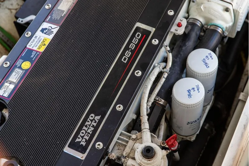 Battendown Yacht Photos Pics Volvo Penta D6-350 engine in 2007 Hunt Surfhunter 29 boat, detailed view.