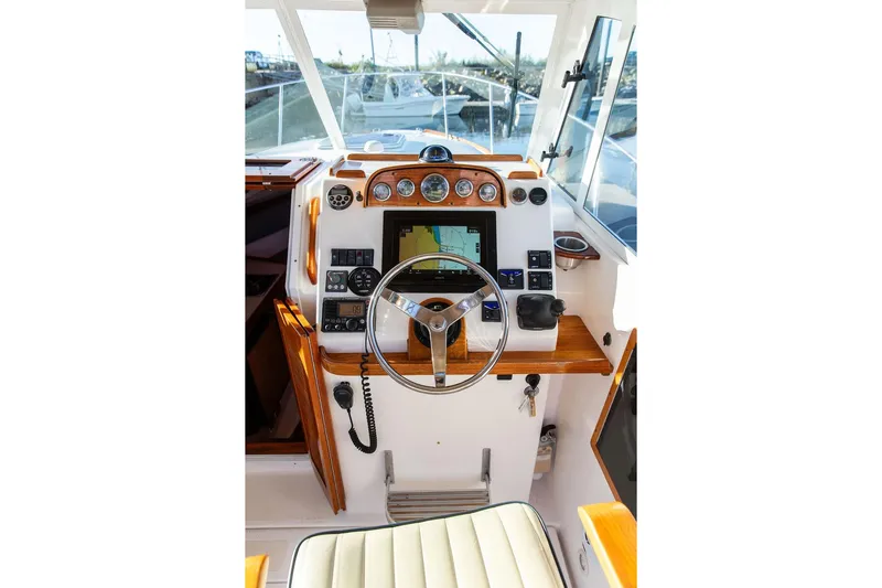 Battendown Yacht Photos Pics Helm of 2007 Hunt Surfhunter 29 with navigation instruments and wooden accents.