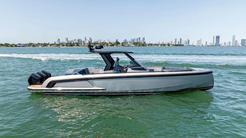 Novice Yacht Photos Pics 