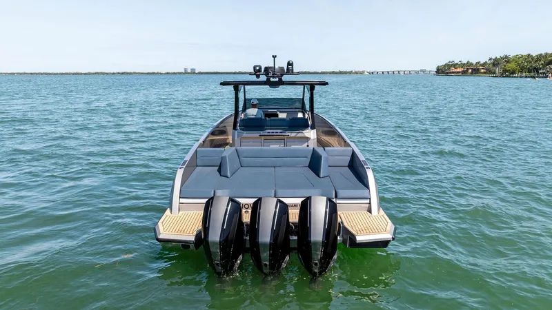 Novice Yacht Photos Pics 