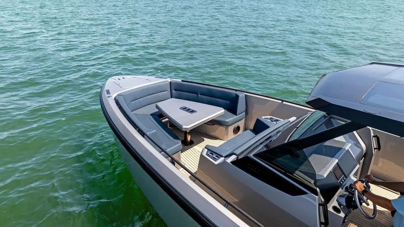 Novice Yacht Photos Pics 