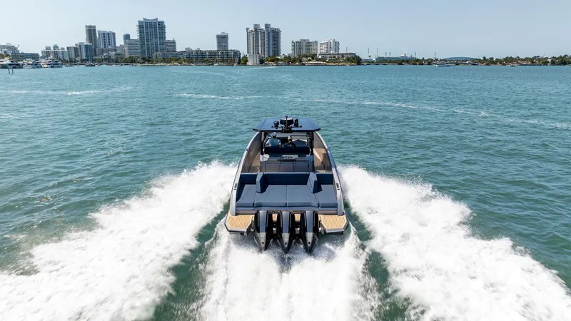 Novice Yacht Photos Pics 