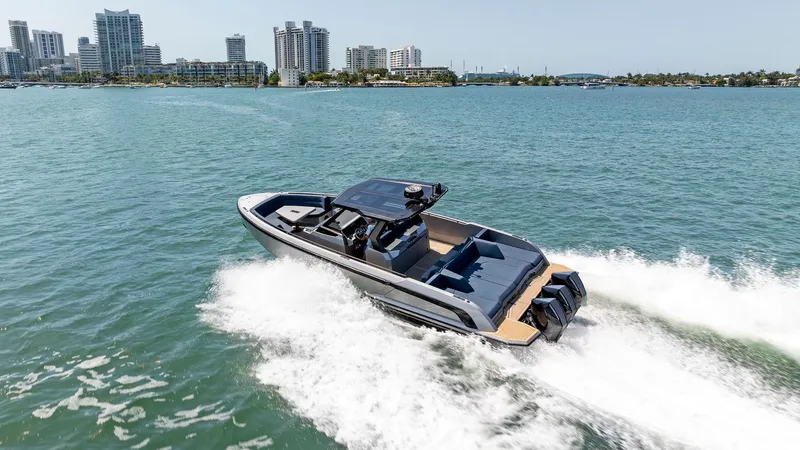 Novice Yacht Photos Pics 