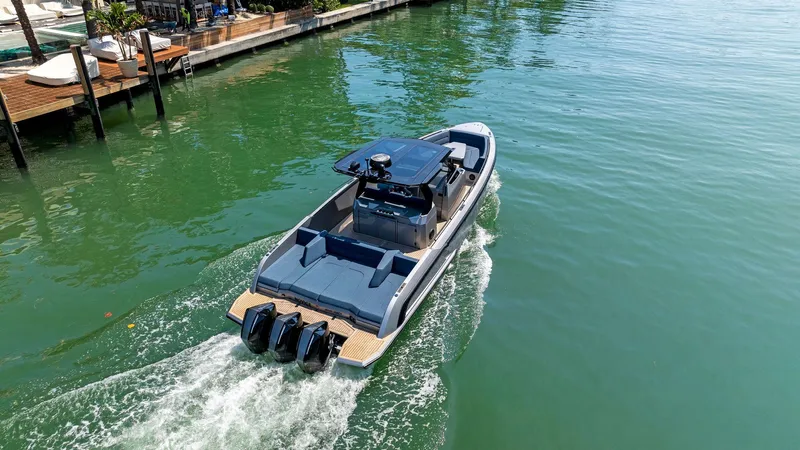 Novice Yacht Photos Pics 