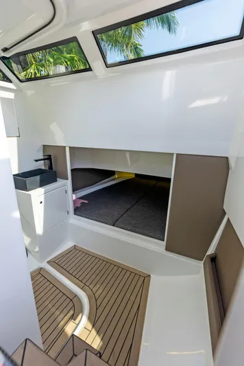 Novice Yacht Photos Pics 