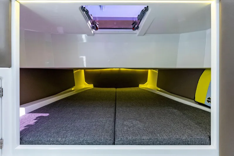 Novice Yacht Photos Pics 