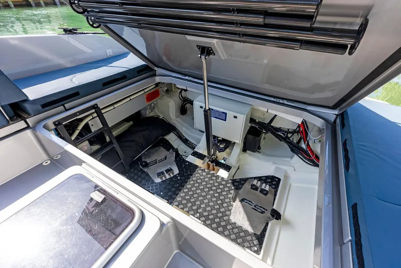 Novice Yacht Photos Pics 