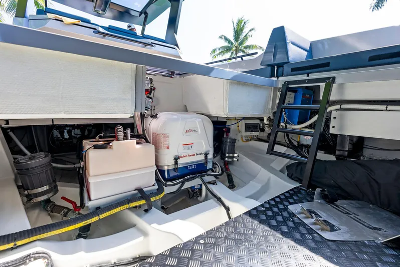 Novice Yacht Photos Pics 