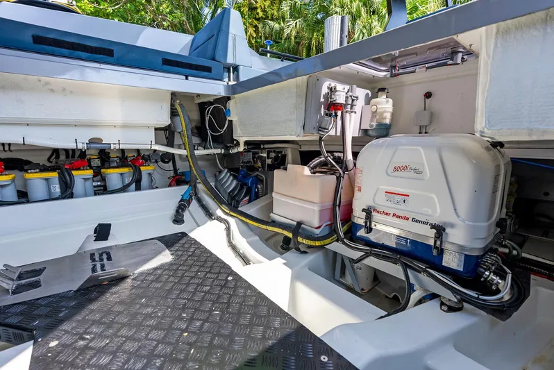 Novice Yacht Photos Pics 