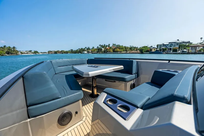 Novice Yacht Photos Pics 