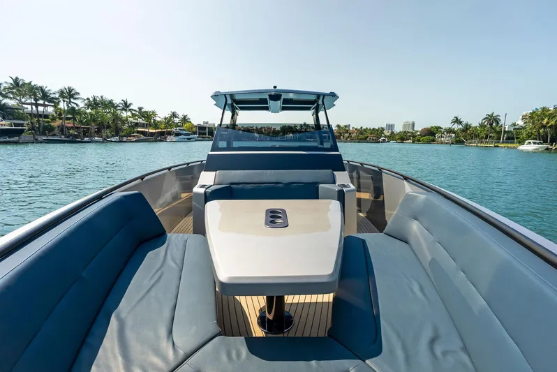 Novice Yacht Photos Pics 