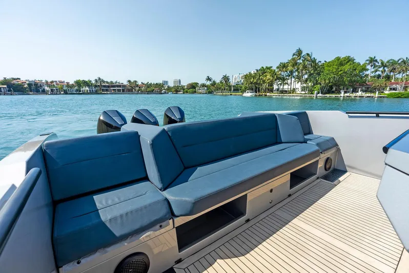 Novice Yacht Photos Pics 