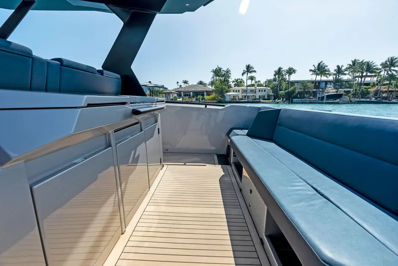 Novice Yacht Photos Pics 