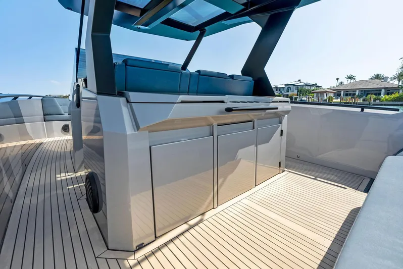 Novice Yacht Photos Pics 