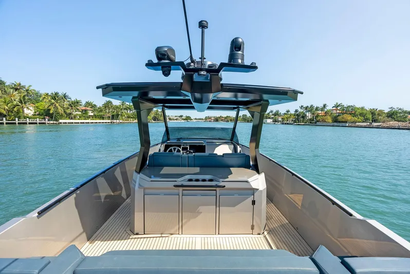 Novice Yacht Photos Pics 