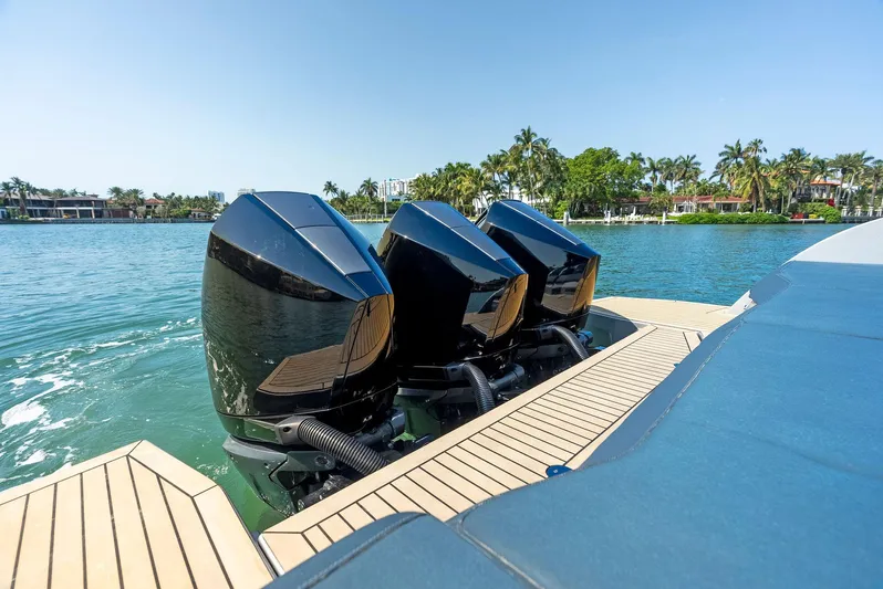 Novice Yacht Photos Pics 