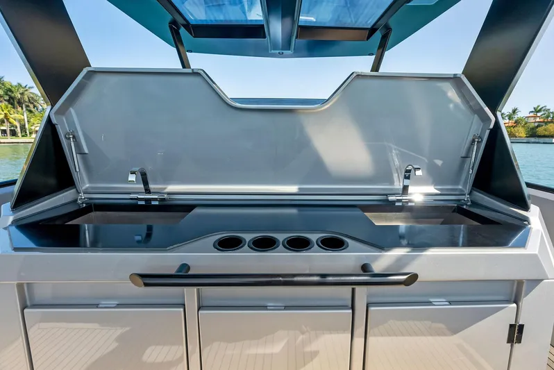 Novice Yacht Photos Pics 