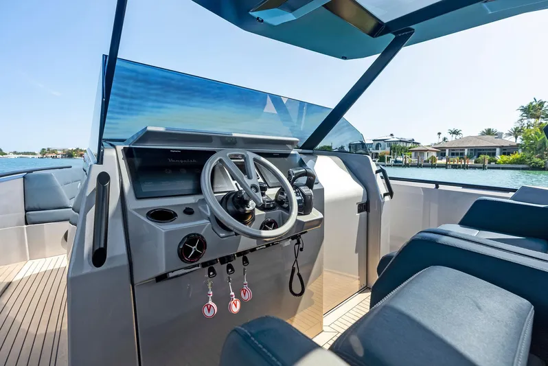 Novice Yacht Photos Pics 