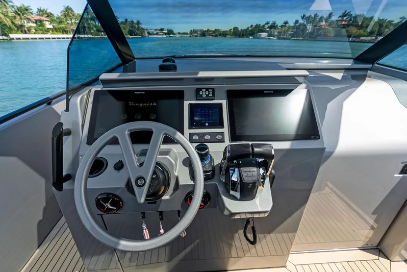 Novice Yacht Photos Pics 