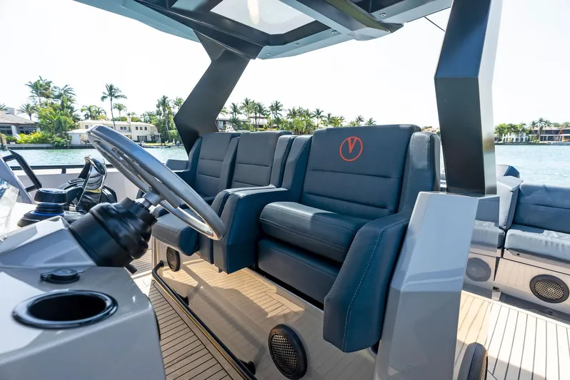 Novice Yacht Photos Pics 