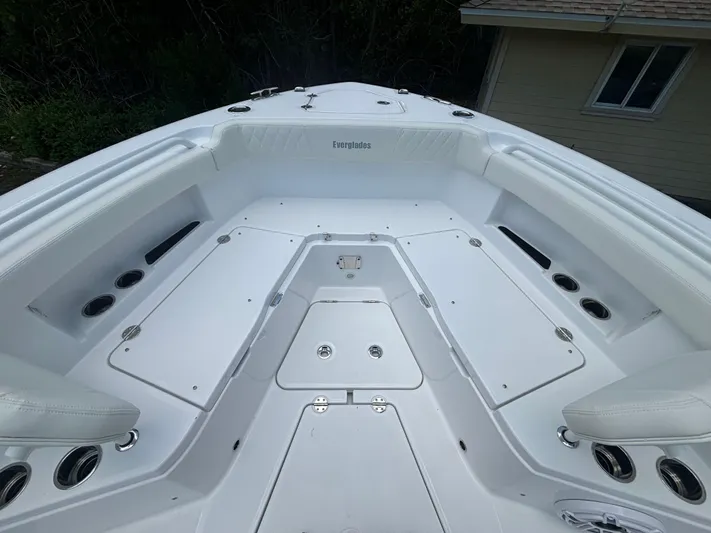  Yacht Photos Pics 2025 EVERGLADES 285 CC - Image 6