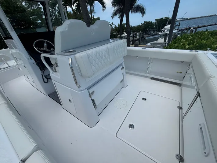  Yacht Photos Pics 2025 EVERGLADES 285 CC - Image 8