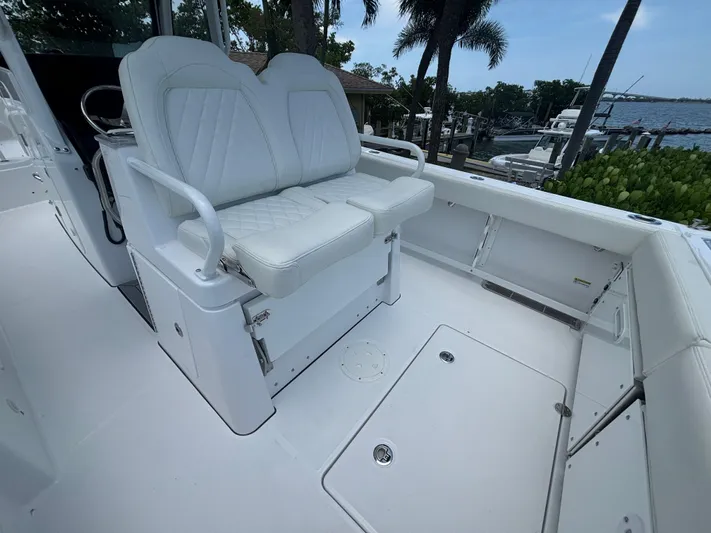  Yacht Photos Pics 2025 EVERGLADES 285 CC - Image 9