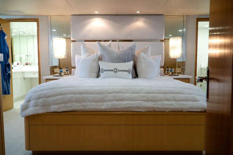 Gale Winds Yacht Photos Pics Master Stateroom - Gale Winds for sale