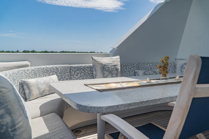 Gale Winds Yacht Photos Pics Bridge Deck Aft - Gale Winds for sale