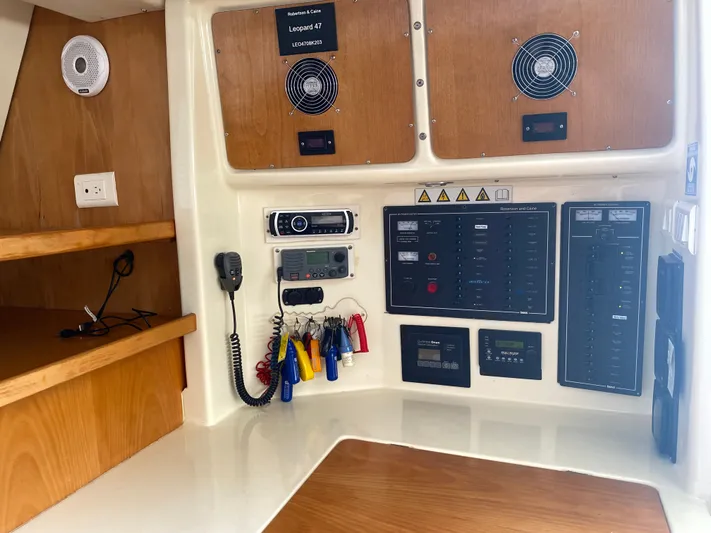 Sandy Pause Yacht Photos Pics 