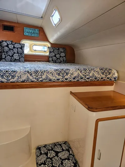 Sandy Pause Yacht Photos Pics Interior of a Leopard 47 yacht, cozy bedroom with bed and cushions.