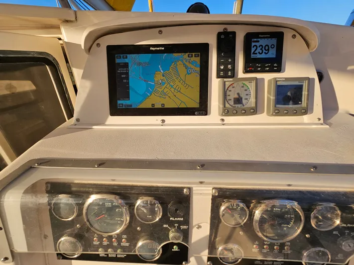 Sandy Pause Yacht Photos Pics Navigation system on a 2003 Leopard 47 catamaran.