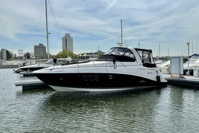 Rinker 360 Express Cruiser