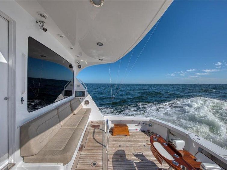 2009-77-hatteras-77-convertible