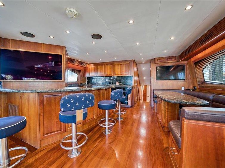 2009-77-hatteras-77-convertible