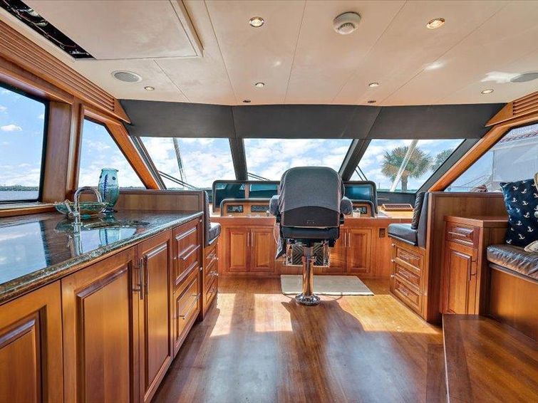 2009-77-hatteras-77-convertible