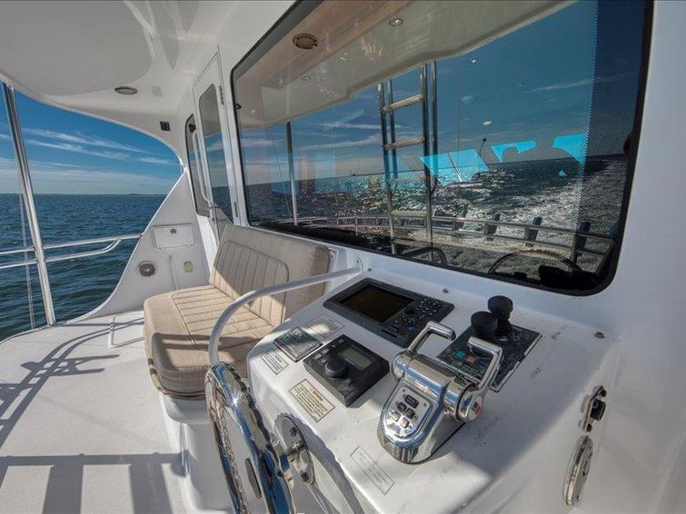 2009-77-hatteras-77-convertible