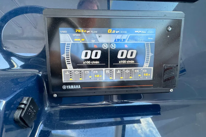  Yacht Photos Pics Yamaha display on 2021 Pursuit DC 326 Dual Console boat dashboard.