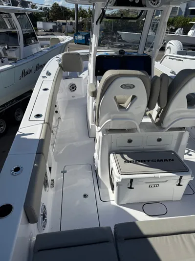  Yacht Photos Pics 2025 SPORTSMAN 261 HERITAGE - Image 16