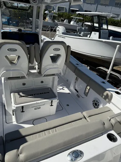  Yacht Photos Pics 2025 SPORTSMAN 261 HERITAGE - Image 17