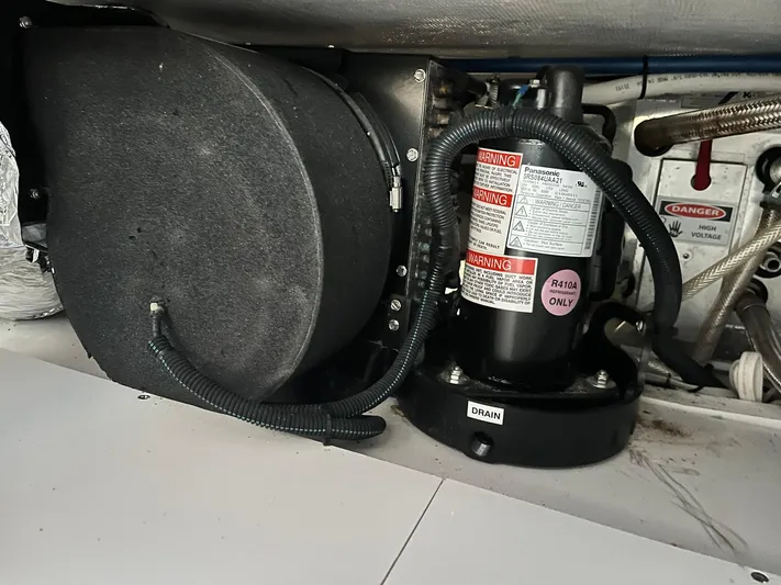 Bazinga Yacht Photos Pics 