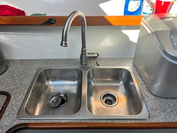 Bazinga Yacht Photos Pics 